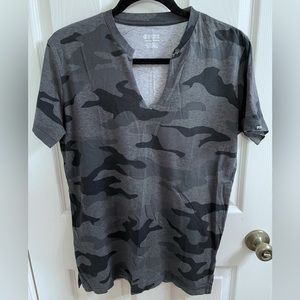 NWT! Victoria’s Secret PINK • Split Neck Tee Shirt • Size XS • Black Camo